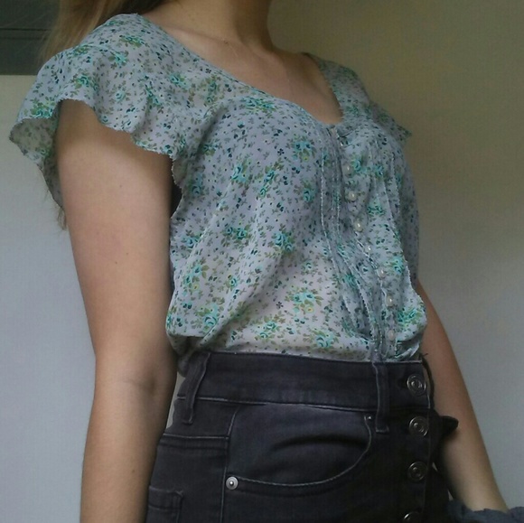Baby Blue Floral Top - Picture 2 of 4